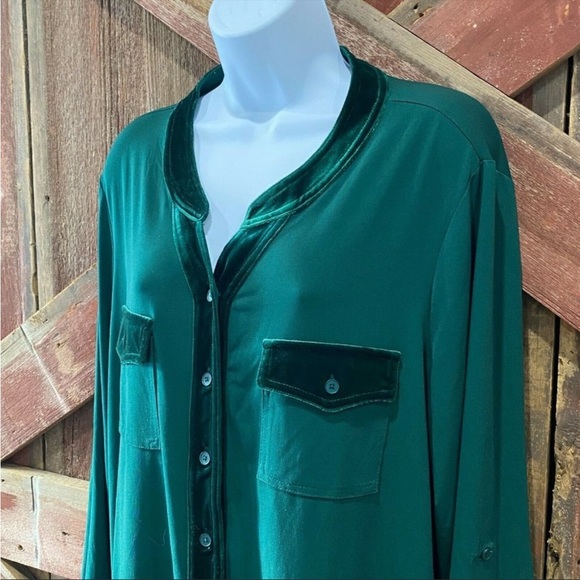 fall time Emerald green top with velvet trim - Picture 3 of 6
